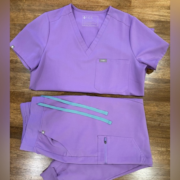 Figs Other - Lilac Dawn Figs Scrub Set
Bottoms size: M
Top size: S
